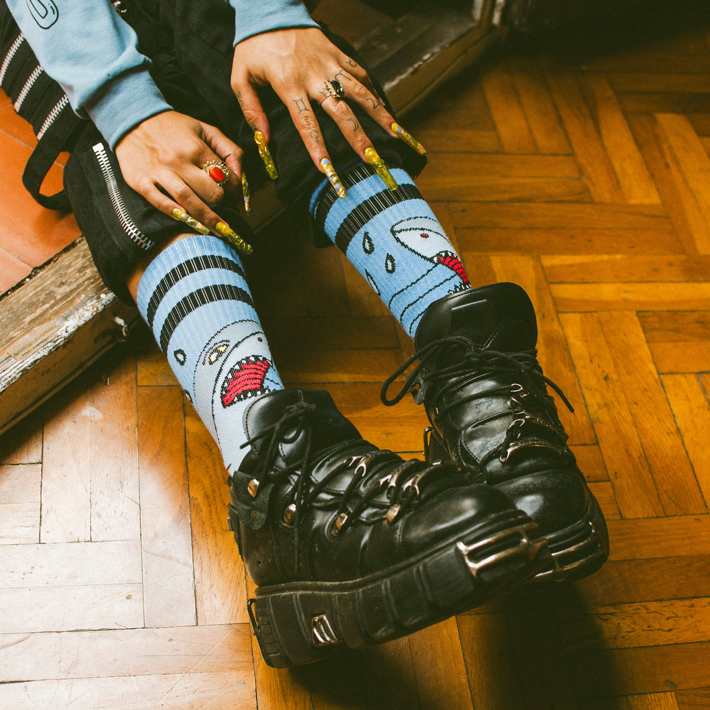 Shark Strike - Mid High - AmericanSocks